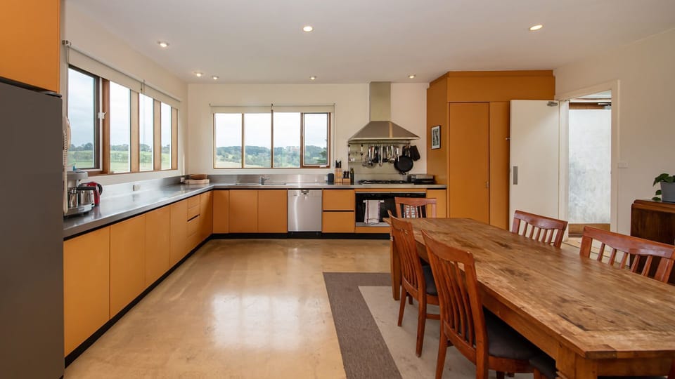 Fully equipped kitchen and informal dining 