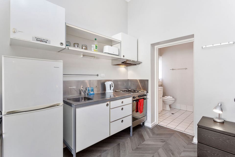 This bright and airy kitchen is equipped with everything you need to prepare delicious meals during your stay.