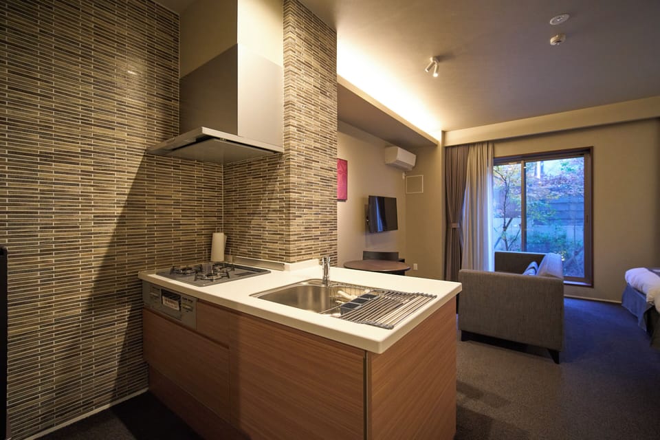 Family Twin Room with Kitchen Non-smoking | Private kitchen | Mini-fridge, microwave, cookware/dishes/utensils