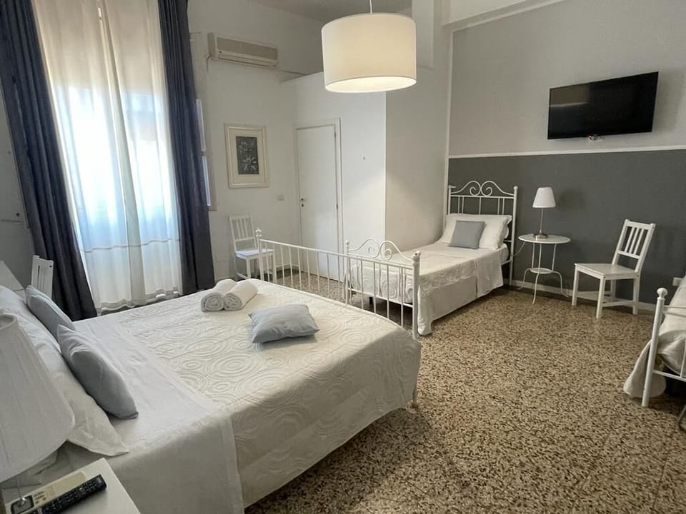 Panoramic Quadruple Room | Hypo-allergenic bedding, down comforters, individually decorated