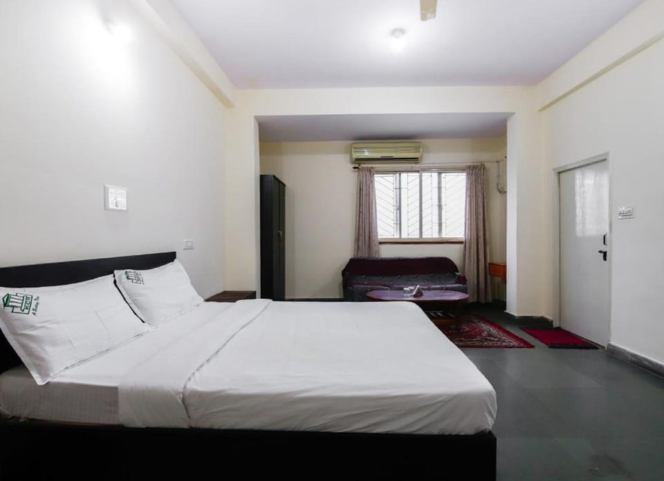 Deluxe Quadruple Room | Egyptian cotton sheets, premium bedding, desk, free WiFi