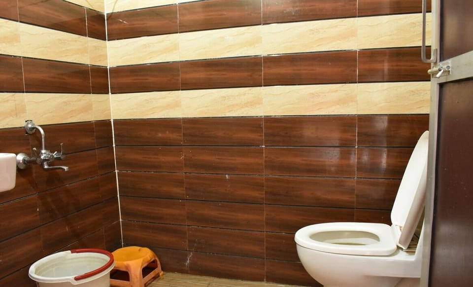 Family Room | Bathroom