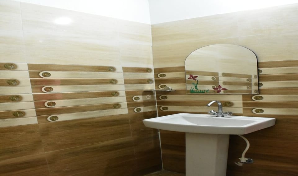 Deluxe Room | Bathroom