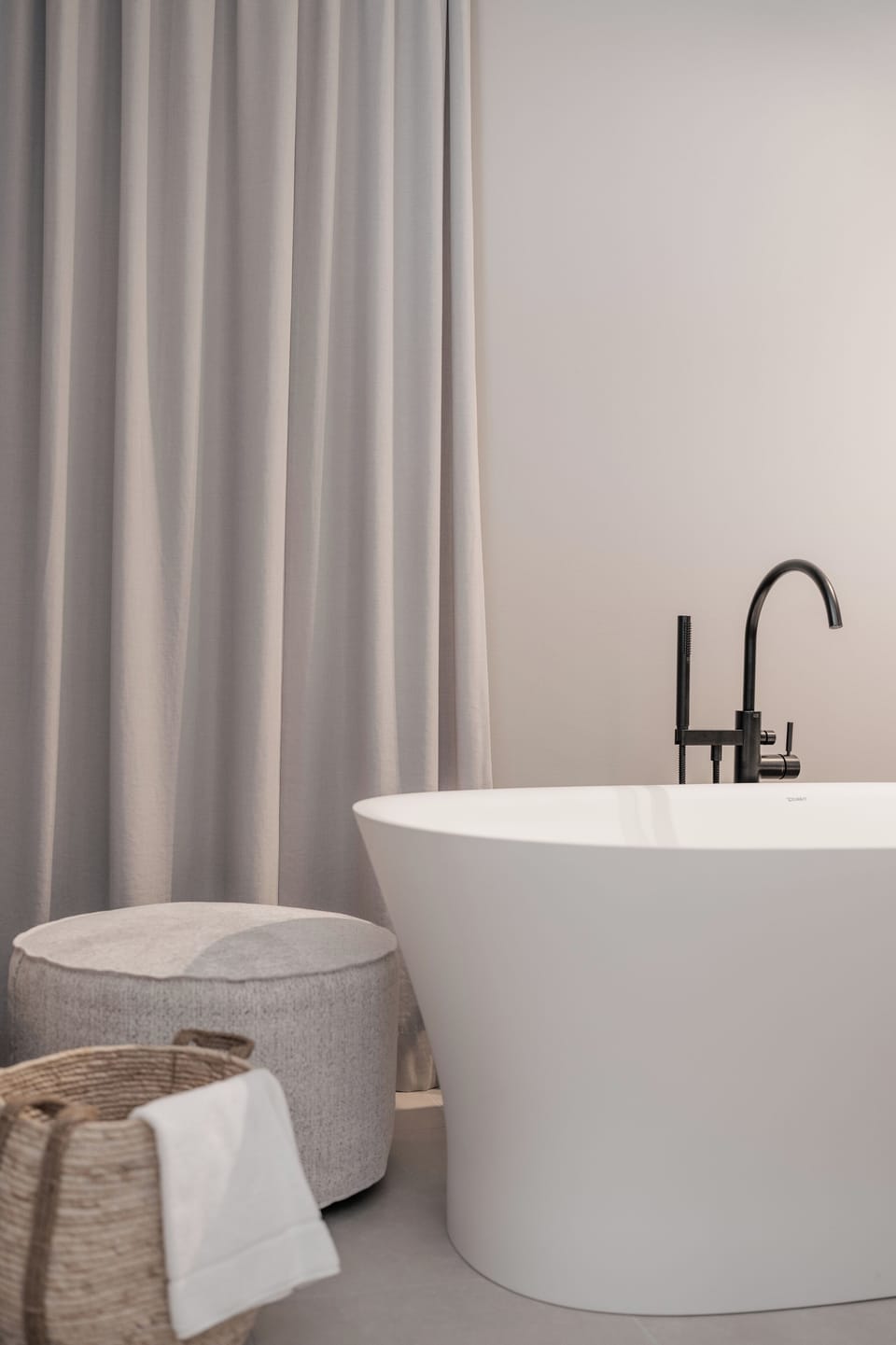 Nils Suite | Bathroom | Shower, slippers, towels