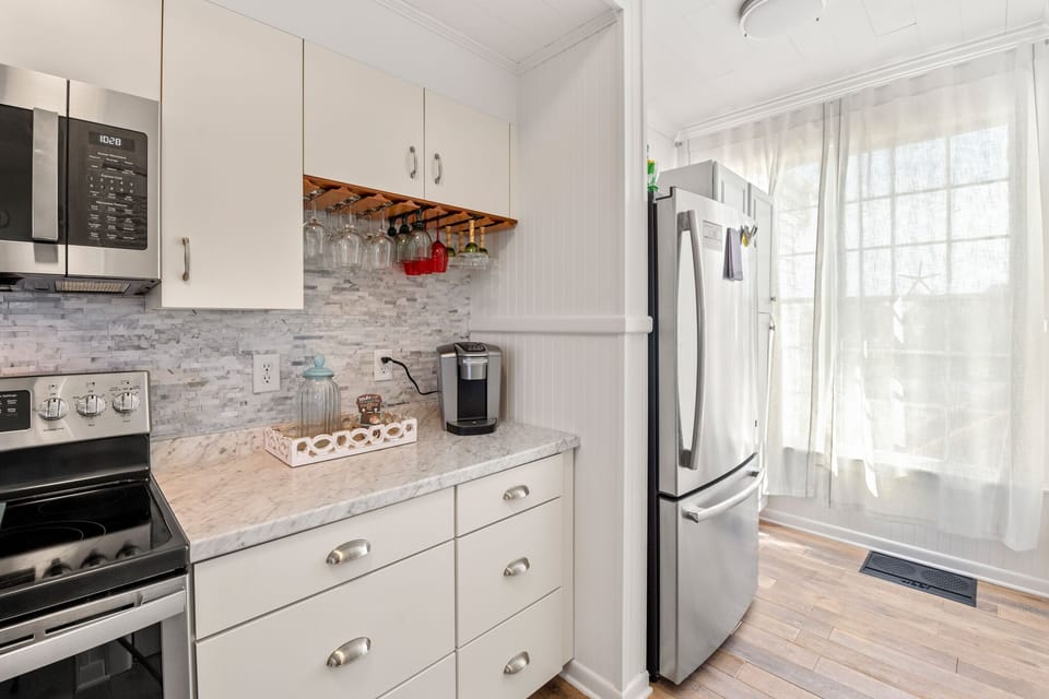 PC104: A Joyful Sound | Mid Level Kitchen