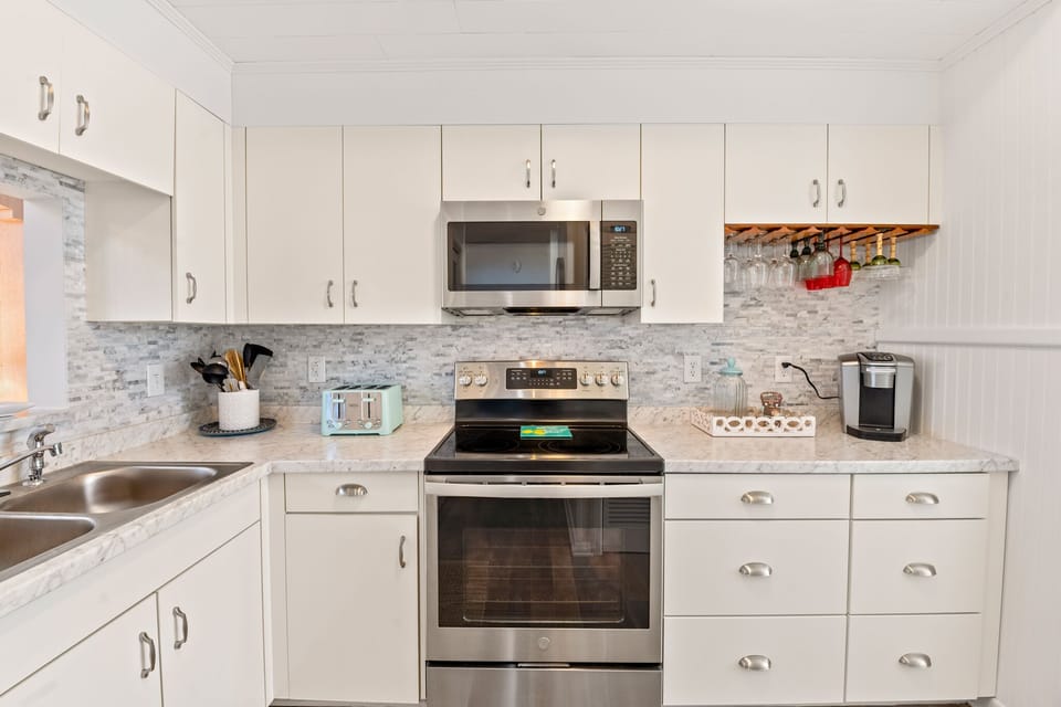 PC104: A Joyful Sound | Mid Level Kitchen