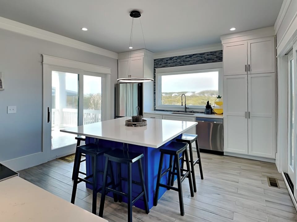 Kitchen & Dining Area