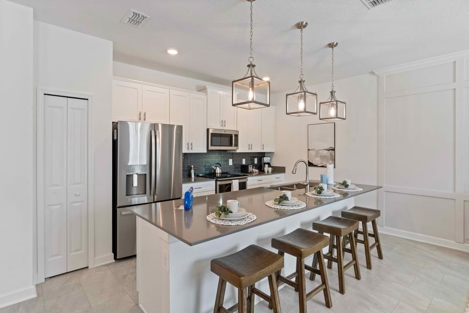 Modern Kitchen of the townhouse in Kissimmee Florida - A spacious layout that's perfect for meal preparation and entertaining - Plenty of cabinet space and storage for all your culinary needs - Stainless steel appliance