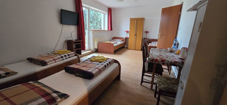 Superior Quadruple Room | Free WiFi, bed sheets