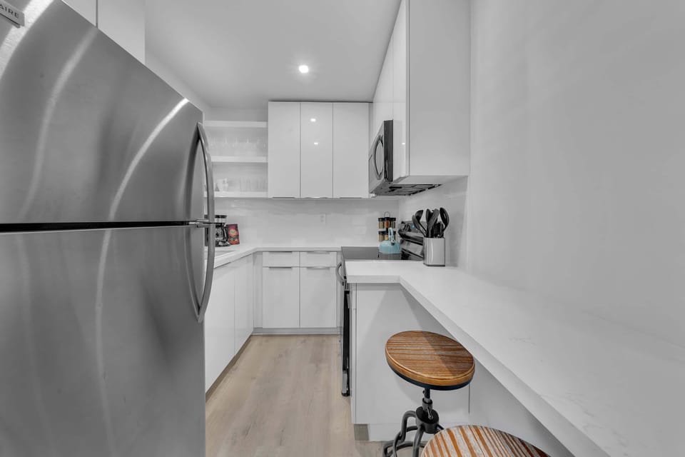 Enjoy the versatility of our kitchen, designed to meet your needs whether you're planning a gourmet masterpiece or opting for a fuss-free meal.