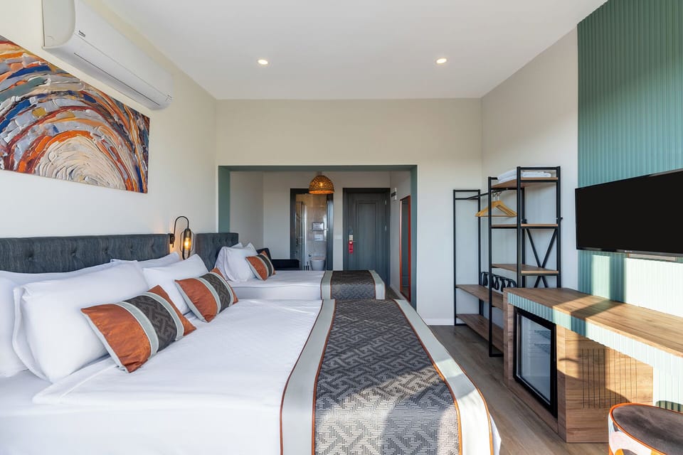 Superior Suite | In-room safe, soundproofing, free WiFi, bed sheets