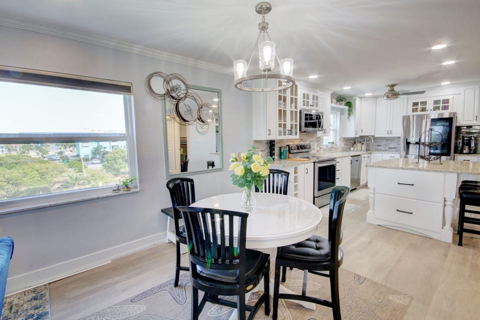 Condo, 2 Bedrooms | Private kitchen | Coffee/tea maker, fridge, oven, stovetop