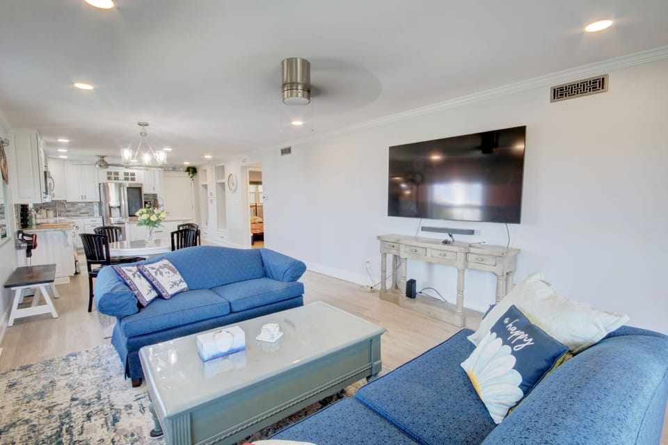 Condo, 2 Bedrooms | Living area | DVD player
