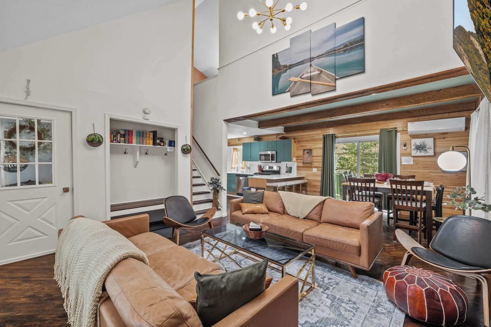 Cozy up by the fireplace with plush seating—the ultimate space for lounging with your family and friends. 🔥✨