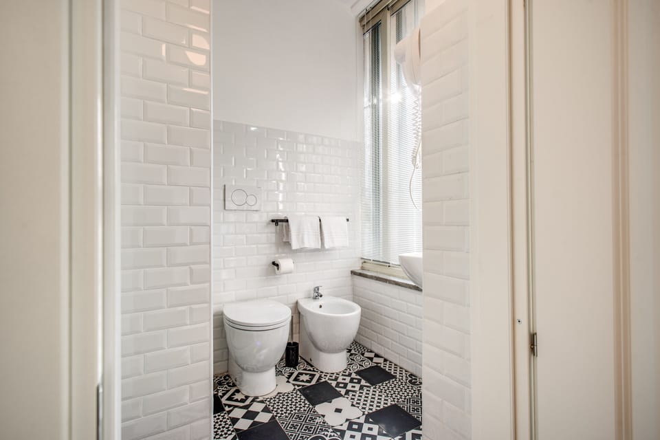 Classic Double Room (Queen) | Bathroom | Shower, hair dryer, bidet, towels