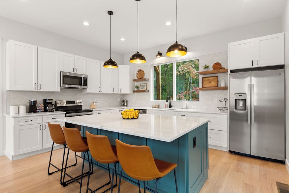 Stylish, clean and well stocked kitchen, ready to host your crew!