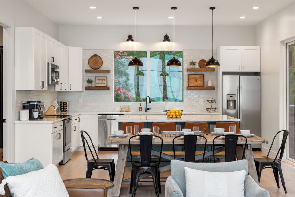 With 3k square feet of living space, there is room for your whole crew! 