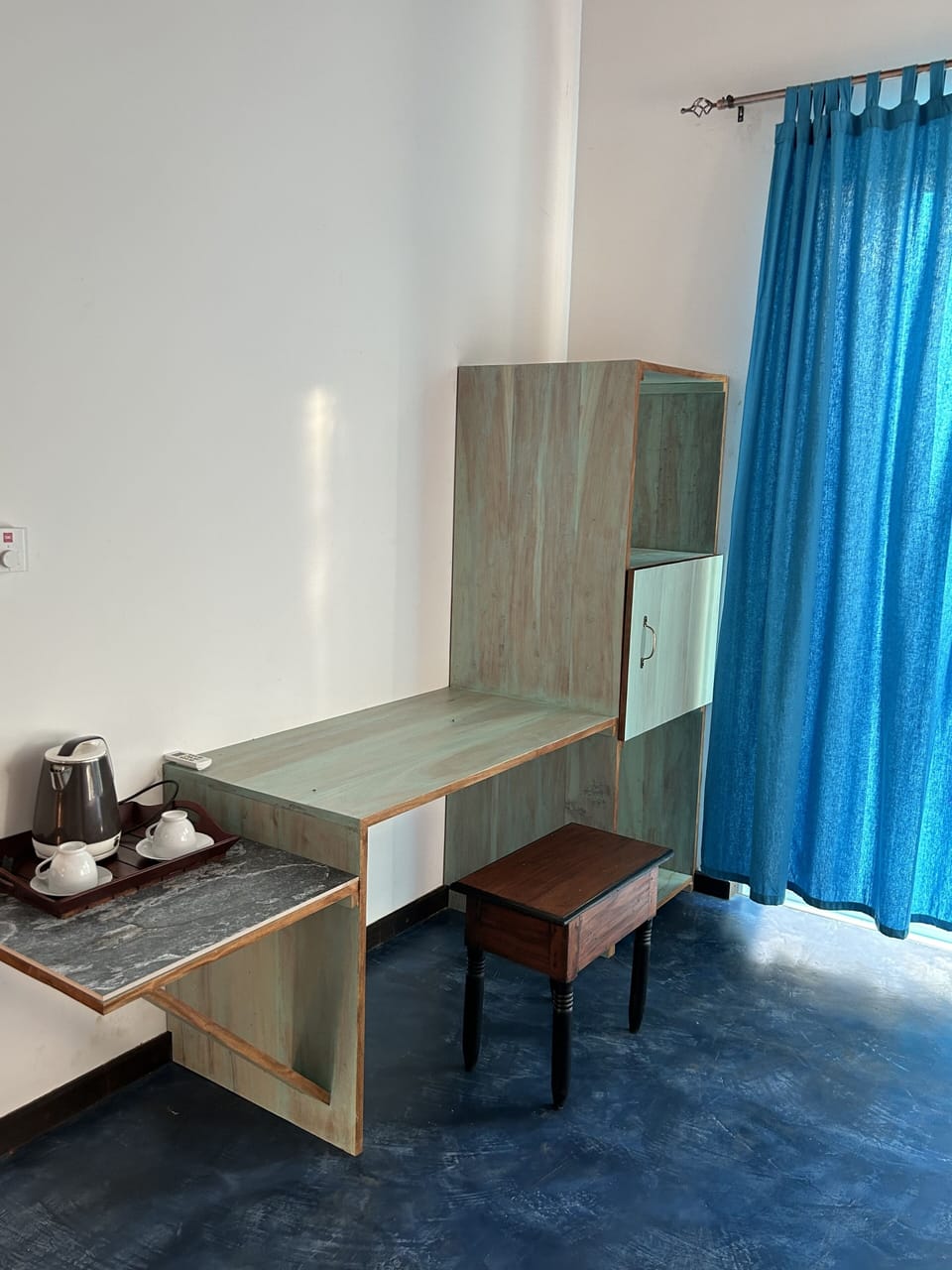 Desk, free WiFi, bed sheets