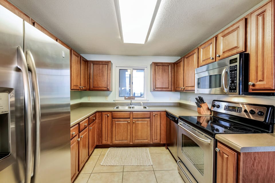 Fully Stocked Kitchen