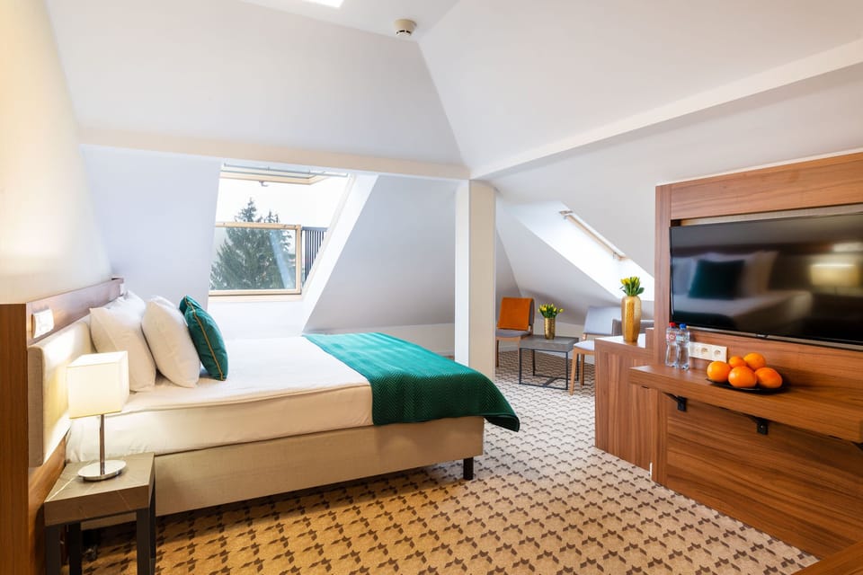 Family Studio | Desk, laptop workspace, WiFi (free), bed sheets