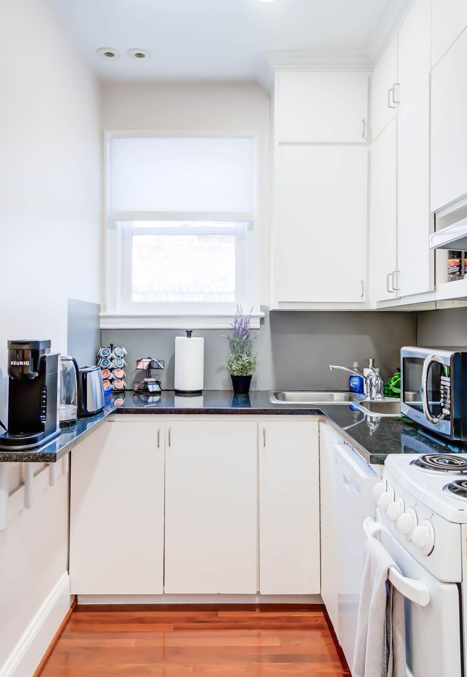 Start your day right with a complimentary coffee from the fully equipped kitchen, complete with a coffee maker, awaiting your stay.