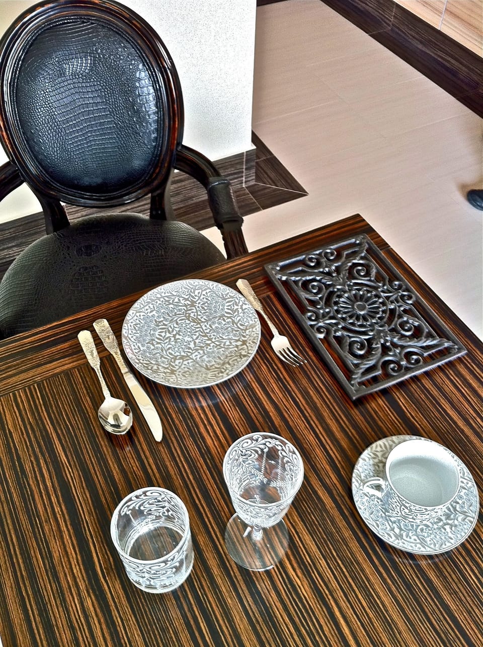 Luxury Apartment, 1 Bedroom | In-room dining