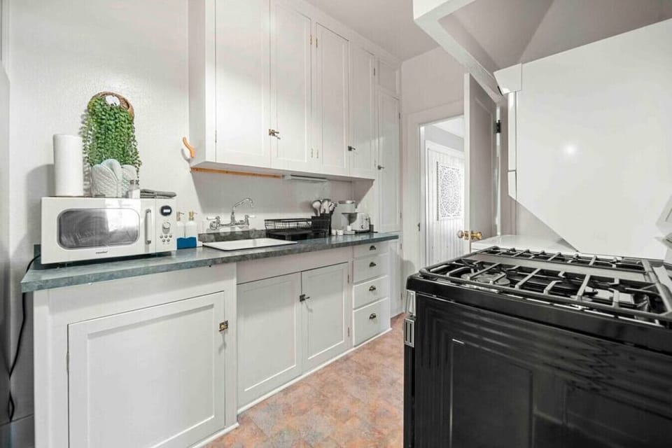 Plenty of cupboard storage available in the kitchen