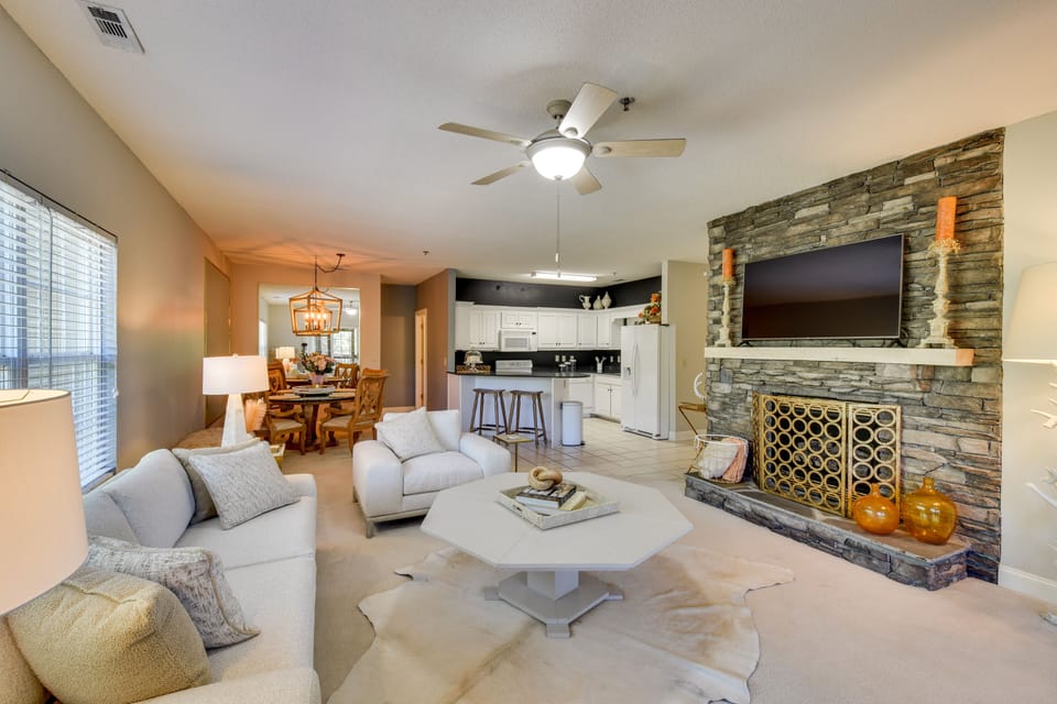 Living Room | Free WiFi | Smart TV | DVD Player | Central A/C & Heating