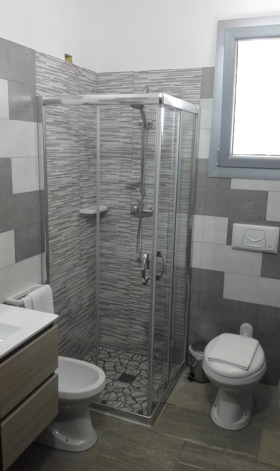 Triple Room | Bathroom | Shower, free toiletries, hair dryer, bathrobes