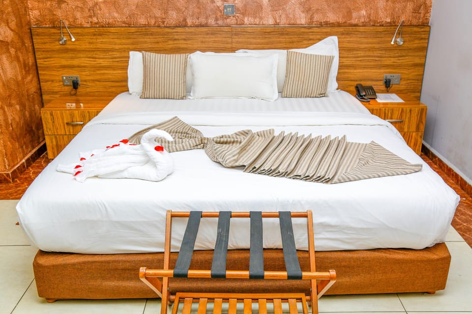 Executive Room, 1 King Bed | 1 bedroom, premium bedding, minibar, in-room safe