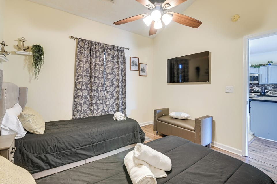 Bedroom 2 | 2 Twin Beds | En-Suite Bathroom | Smart TV