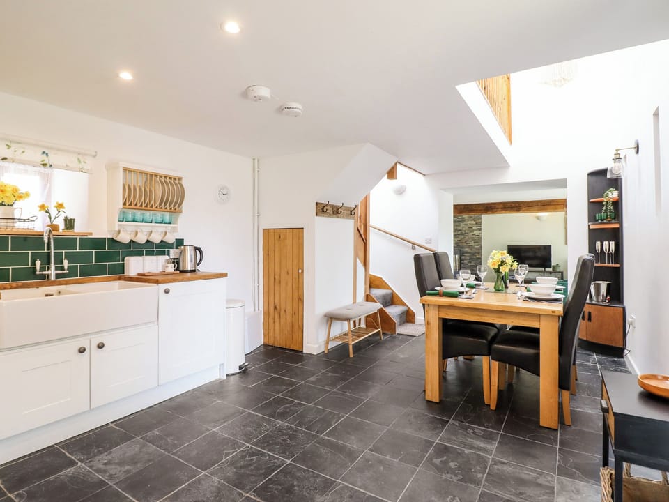 Cottage | Private kitchen | Fridge, dishwasher, electric kettle, toaster