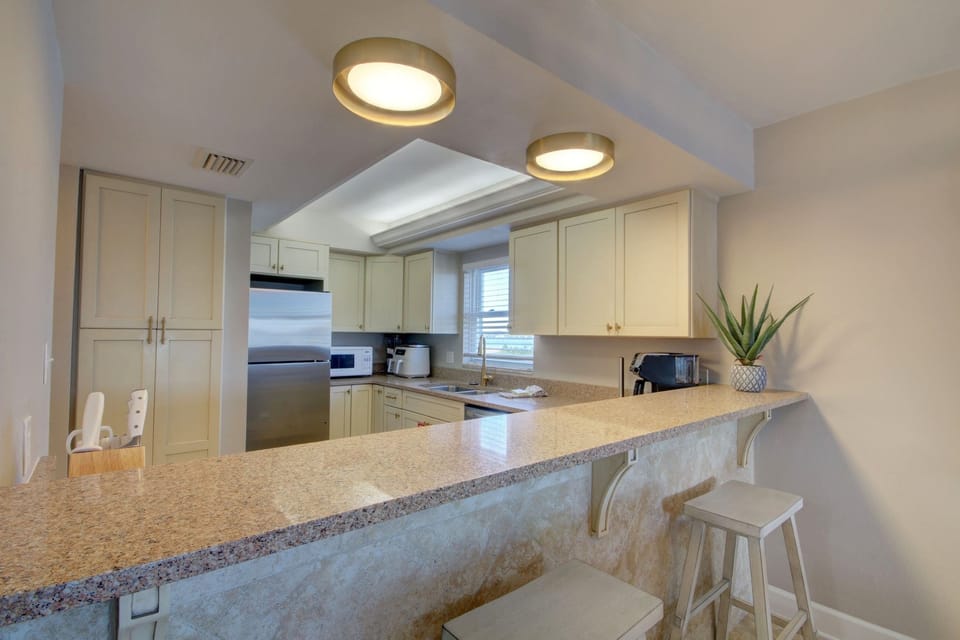 Condo, 2 Bedrooms | Private kitchen | Coffee/tea maker, fridge, oven, stovetop