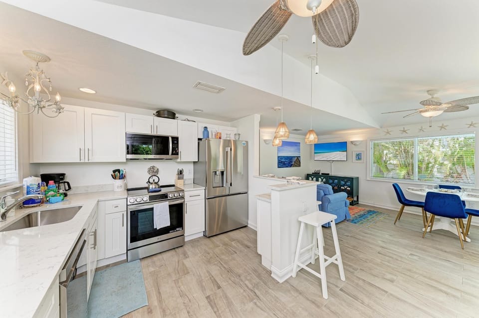 House, 2 Bedrooms | Private kitchen | Coffee/tea maker, fridge, oven, toaster