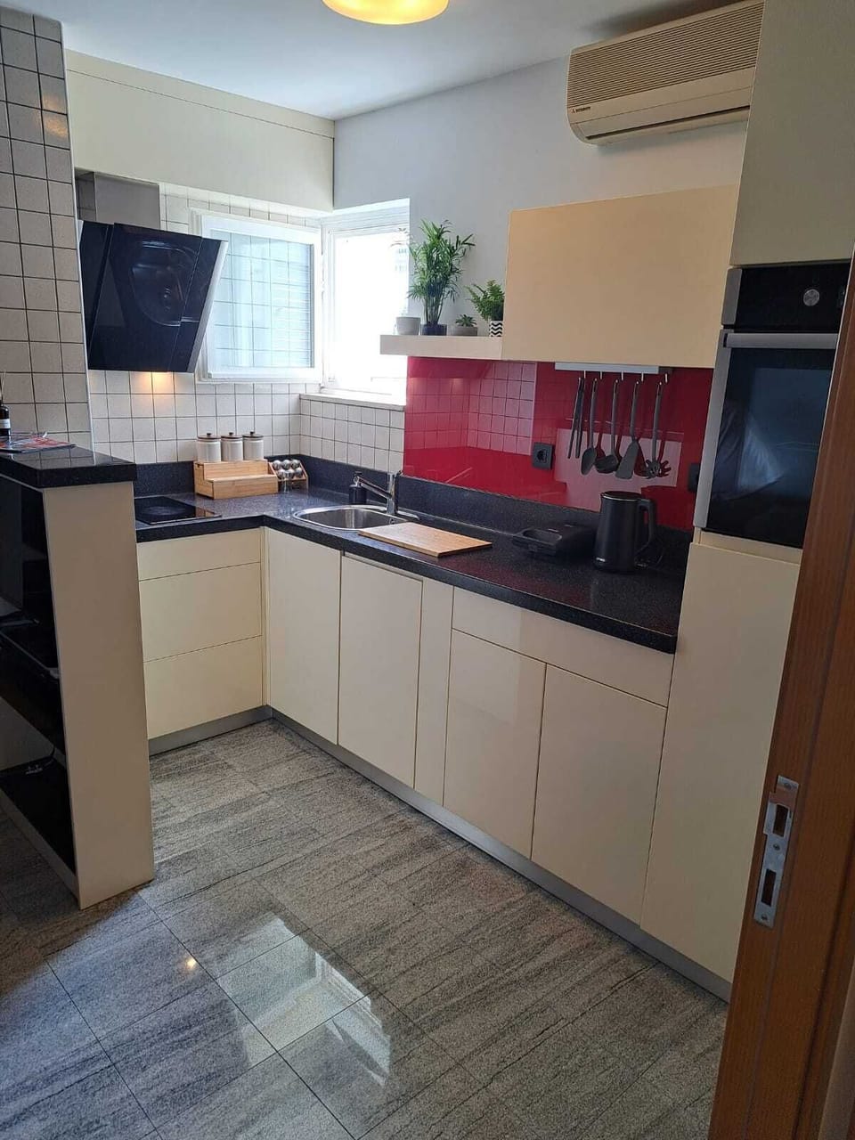 Apartment (1 Bedroom) | Private kitchen | Electric kettle