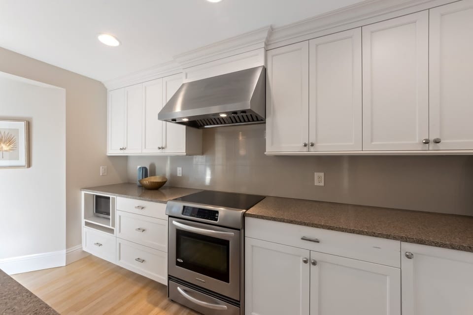 House, 4 Bedrooms | Private kitchen | Coffee/tea maker, fridge, oven, toaster