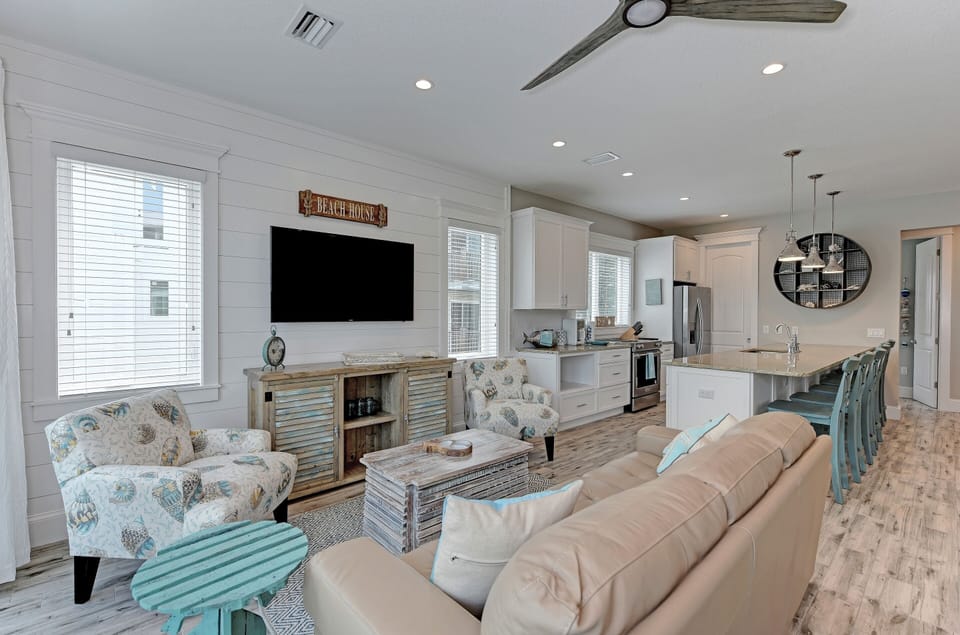 House, 6 Bedrooms | Living area