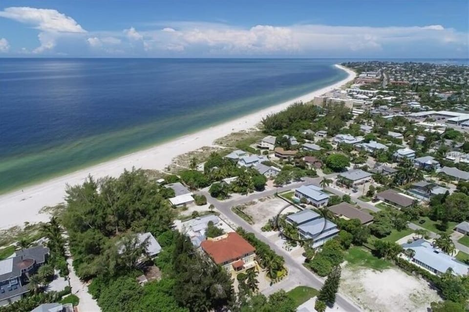 House, 4 Bedrooms | Aerial view