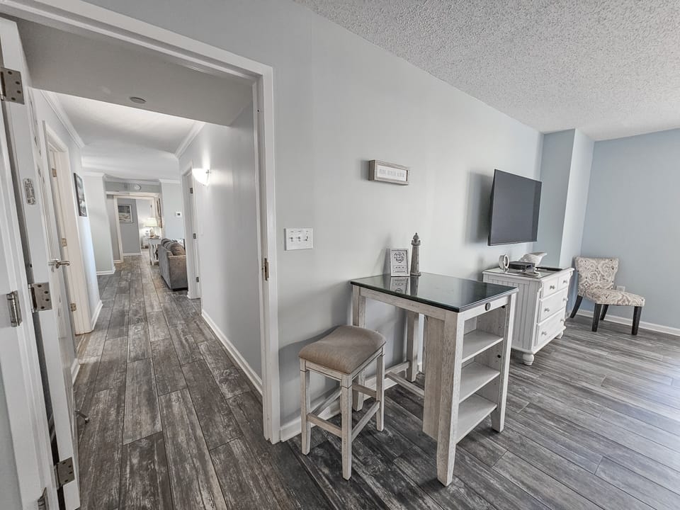Condo, 3 Bedrooms | Interior