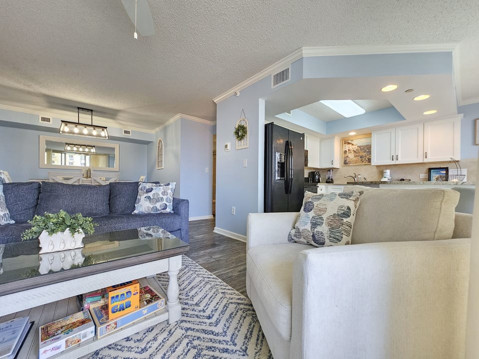 Condo, 3 Bedrooms | Living area