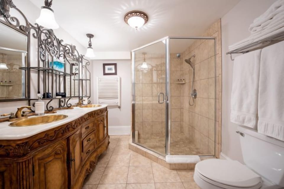 Positano | Bathroom | Separate tub and shower, jetted tub, hair dryer, bathrobes