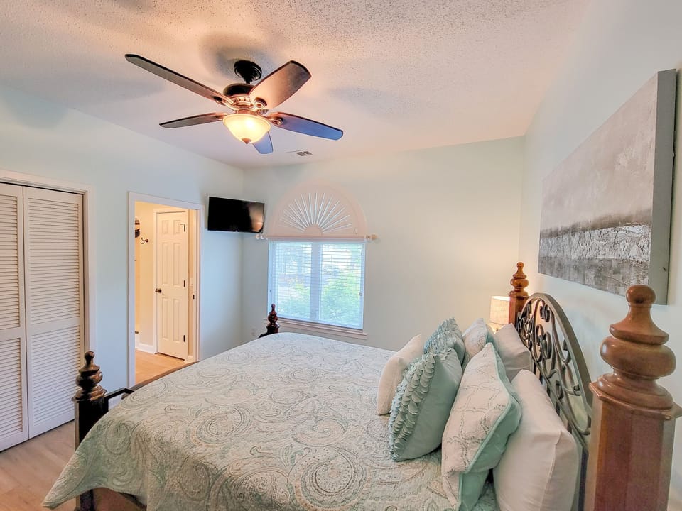 Villa, 3 Bedrooms | 3 bedrooms, laptop workspace, iron/ironing board, WiFi (free)
