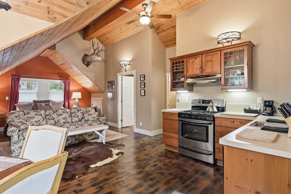 House, 4 Bedrooms | Private kitchen | Fridge, coffee/tea maker, electric kettle, toaster