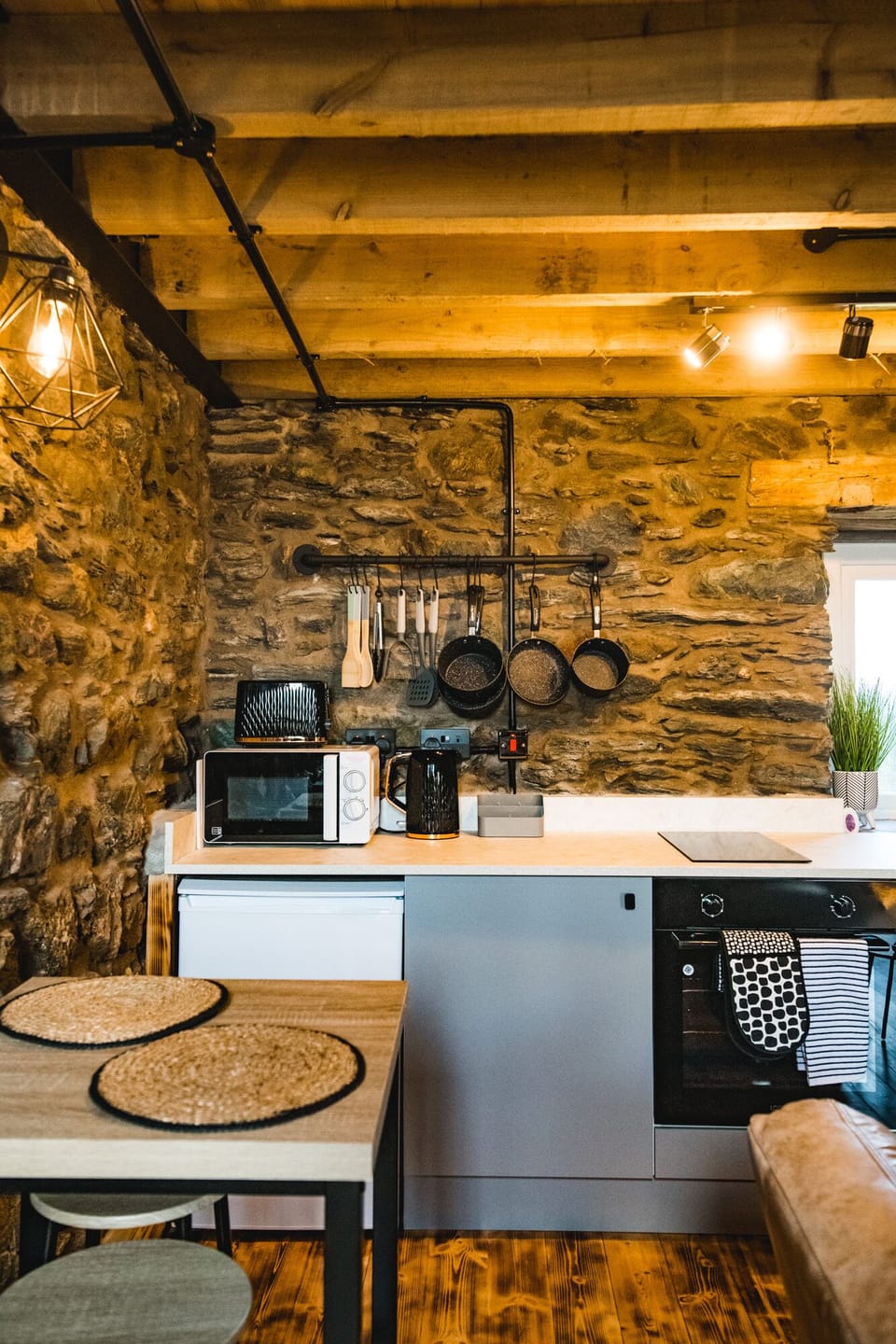 Cottage | Private kitchen | Fridge, microwave, oven, stovetop