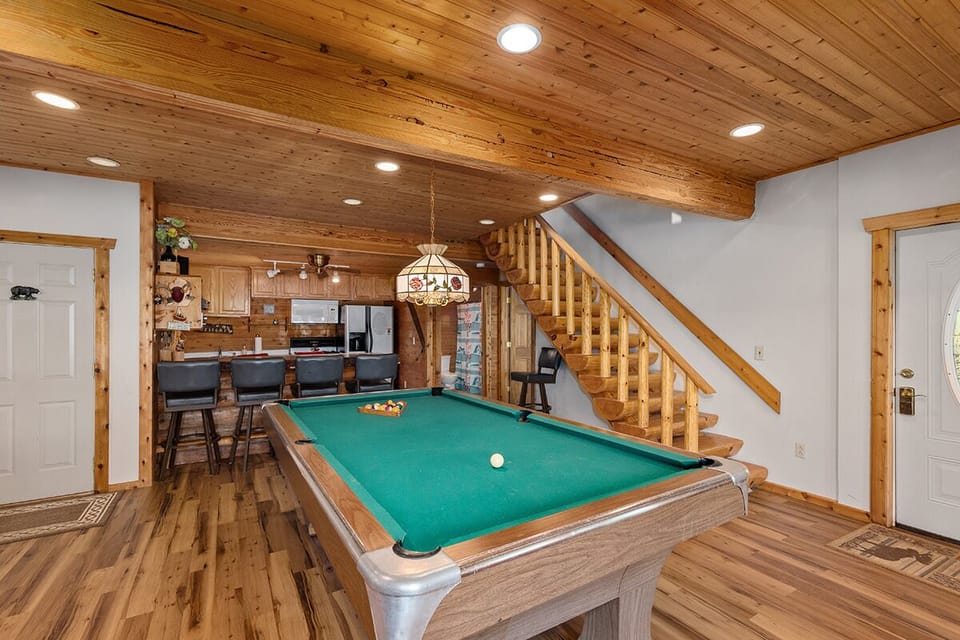 Cabin Retreat on Big Crooked Lake Bed and Breakfast in Michigan