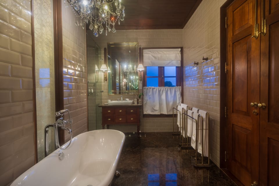 Luxury Suite, 1 Double Bed, Non Smoking, Hill View | Bathroom | Hair dryer, bathrobes, slippers, bidet