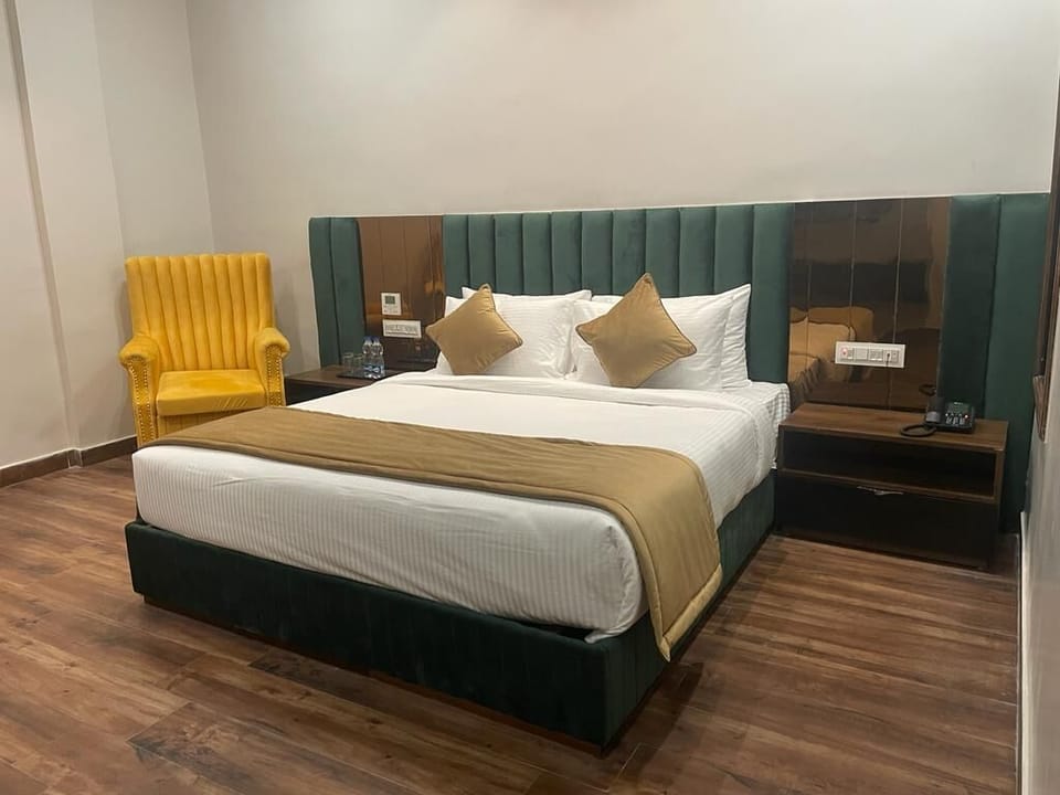Executive Room | Minibar, free WiFi, bed sheets
