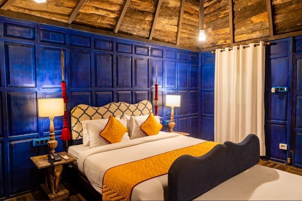 Deluxe Room | Premium bedding, desk, iron/ironing board, WiFi (free)