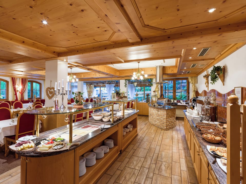 Breakfast and dinner served, Regional cuisine