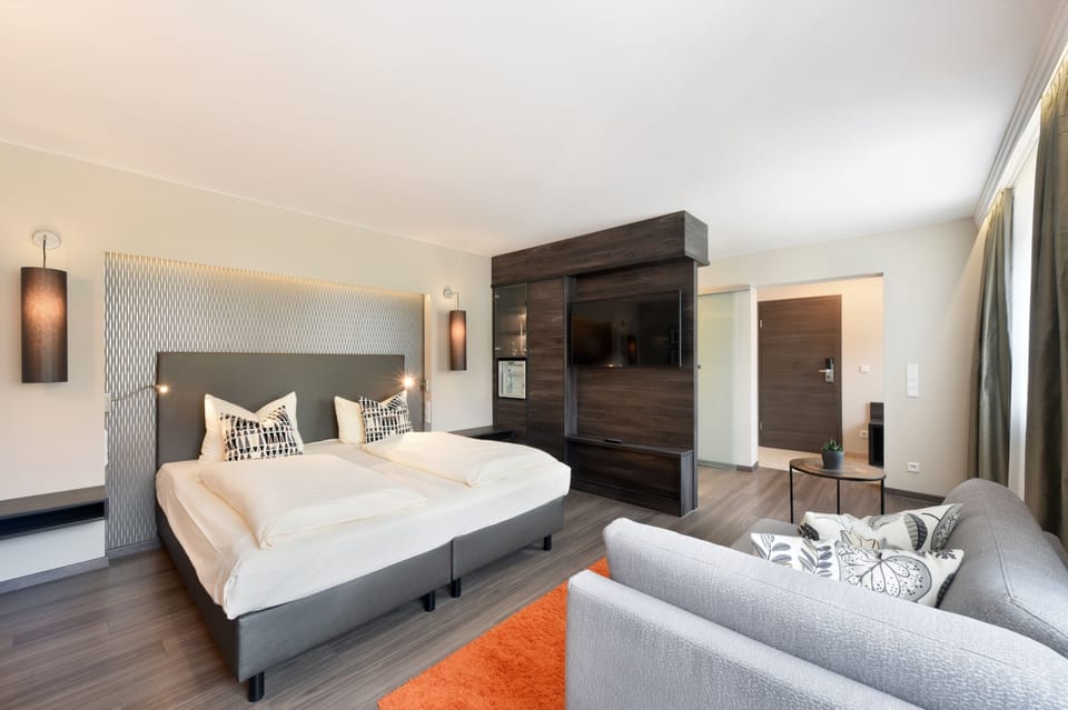 Junior Suite | Hypo-allergenic bedding, in-room safe, desk, soundproofing